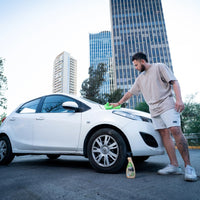 ¿Cuánta agua se gasta al lavar el auto? Manguera, balde y lavado en seco