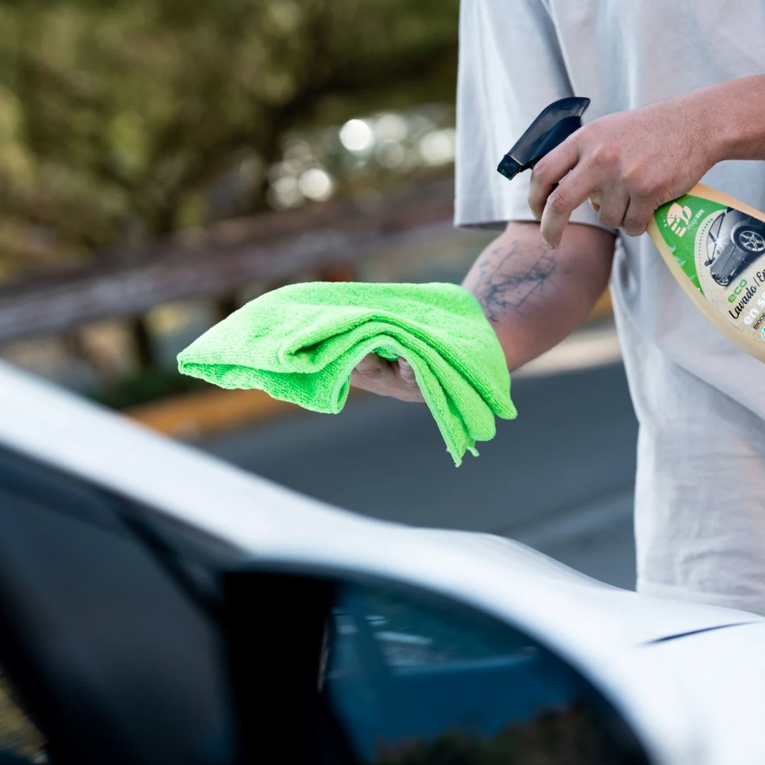 ¿Se puede lavar el auto con lavaloza? Por qué daña la pintura